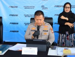 Modus Orderan Fiktif Catut Nama Ulama, Pelaku Tipu Gelap Belasan Kodi Sarung Ditangkap Polres Metro Bekasi Kota