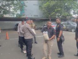 Polsek Bekasi Barat Gelar Apel Sabuk Kamtibmas dan Salurkan Sembako, Perkuat Sinergi Warga Jaga Keamanan Lingkungan
