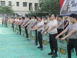 Polres Metro Jakarta Barat Tingkatkan Kemampuan Personel Melalui Latihan Dalmas Rutin