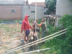 Atasi Kendala Air, Babinsa Dadaplangu Serka Marjan Bantu Pembuatan Sumur Bor untuk Pertanian