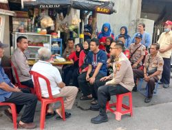 Jalan Kaki Keliling Permukiman, Kapolres Metro Jakarta Barat Dengarkan Langsung Aspirasi Warga Jelambar Lewat program Jaga Jakarta + Jayakarta On The Spot