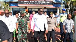 Dandim 1707/Merauke Sambut Kedatangan Wamen Kependudukan dan Pembangunan Keluarga di Bumi Anim Ha