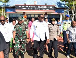 Dandim 1707/Merauke Sambut Kedatangan Wamen Kependudukan dan Pembangunan Keluarga di Bumi Anim Ha