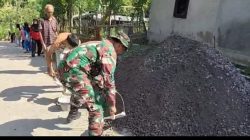 Semangat Gotong Royong Tak Pernah Padam, Babinsa Terjun Langsung Demi Jalan Desa