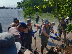 Bersih Pantai, Bersih Hati: Polres Gresik dan Freeport Turun Tangan di Bungah Sambut Hari Lingkungan Hidup 2026