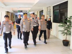 Kapolres Metro Bekasi Kota Kunjungi Korban Insiden Maut Di Depan Unisma Bekasi