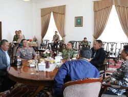 Kodam XIX/Tuanku Tambusai Sambut Kedatangan Dansesko TNI di Pekanbaru, Perkuat Sinergi Strategis TNI