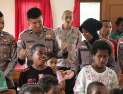 Momentum Hari Bhayangkara ke-80, Satgas Ops Damai Cartenz Pererat Kedekatan dengan Masyarakat Lewat Bakti Sosial