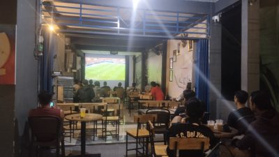 Sorak-Sorai Pecahkan Malam di Pal 2! Warkop AMA COFFEE Berubah Jadi ‘Stadion Mini’ Saat Portugal Pesta Gol