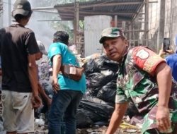 Babinsa Gerak Cepat Bantu Padamkan Kebakaran