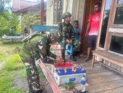 Hadirkan Terang di Pedalaman Papua, Satgas Yonif 521/DY Gelar Anjangsana Bantu Pemasangan Instalasi Panel Surya bagi Warga Apalapsili
