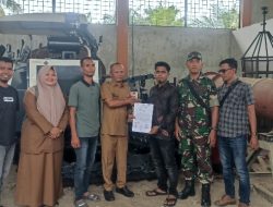 Babinsa Koramil 28/Pirak Timu Dampingi Penyerahan Alsintan untuk Kelompok Tani