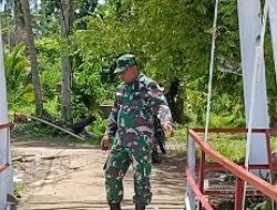 Babinsa Patroli Jembatan Gantung, Koptu Jahidan Pastikan Akses Warga Tetap Aman