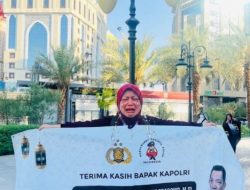 Guru PAUD Nangis Haru di Hari Bhayangkara 80: Terima Kasih Bapak Kapolri Atas Undangan Umroh Gratisnya