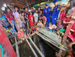 Ditpolairud Polda Sumsel Evakuasi Paus Biru Sepanjang 13 Meter yang Terdampar di Banyuasin