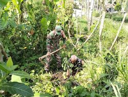 Lestarikan Alam, Babinsa Sidomulyo Sertu Deny Bersama Warga Gelar Aksi Tanam Pohon