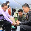 Sentuhan Humanis Hari Bhayangkara ke-80, Kapolres Metro Bekasi Kota Serahkan Bantuan Kaki Palsu