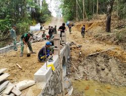 Kodim 0213/Nias Rampungkan Pembangunan Jembatan Aramco di Desa Botombawo