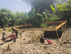 Teh Panas dan Makanan Ringan Menemani Istirahat Pembangunan Jembatan