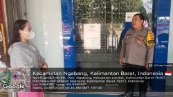 Aksi Humanis Bhabinkamtibmas di Depan ATM Ngabang! Ingatkan Ibu-Ibu Soal Modus Kejahatan, Warga: “Kami Jadi Merasa Aman”