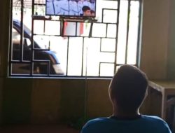 Kekompakan dan Kebersamaan Terlihat Saat TNI dan Warga Nonton Bareng Piala Dunia 2026