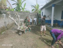Dongkrak Gotong Royong, Babinsa Ringintelu Terjun Langsung Renovasi Pura Darma Yoga