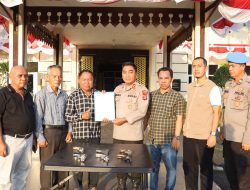 Enam Tokoh Masyarakat Mesuji Timur Serahkan Enam Senpi Rakitan Secara Sukarela ke Polres Mesuji