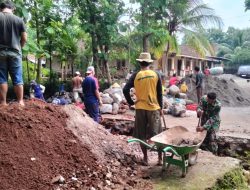 Babinsa dan Warga Pulutan Kompak Bangun Gorong-Gorong, Cegah Banjir Lewat Semangat Gotong Royong