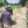 Babinsa Dampingi Pembangunan Jembatan Perintis, Progres Terus Mengalami Kemajuan