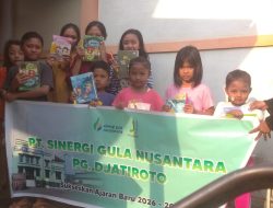 Senyum Menatap Hari Esok Dari Bantuan Dasar Pendidikan Oleh PG Djatiroto