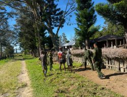 Masyarakat Distrik Bolakme dan Satgas Pamtas RI–PNG Kewilayahan Yonif 645/Gardatama Yudha Gelar Karya Bakti Jaga Kebersihan Lingkungan