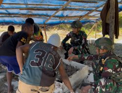 Satgas Yonif 645/GTY Pos Kurima melaksanakan Gotong Royong untuk pembangunan Klasis di Tanah Papua