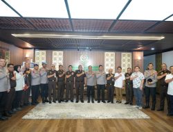 Momen Hangat Kunjungan Kapolda ke Kejati Sumsel: Tepis Isu Friksi, Tegaskan Kejaksaan dan Kepolisian Bersaudara