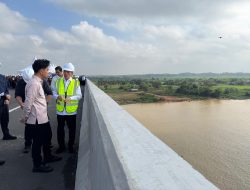 Dorong Penguatan Infrastruktur Penopang Ekonomi dan Ketahanan Pangan, Wapres Tinjau Progres Pembangunan Jembatan Musi V