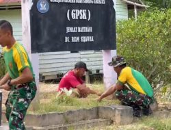 Wujudkan Toleransi dan Gotong Royong, Satgas Pamtas Yonarmed 13/Nanggala Bersama Warga Gelar Kerja Bakti Bersihkan Gereja di Desa Riam Sejawak