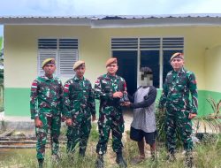 Satgas Pamtas RI-Malaysia Yonarmed 19/Bogani Terima Penyerahan Sisik Trenggiling dari Warga, Wujud Keberhasilan Pembinaan di Perbatasan