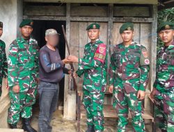 Gencarkan Kegiatan Komsos, Satgas Pamtas Yonarmed 13/Nanggala Terima Penyerahan Sukarela Senjata Api Rakitan dan Munisi dari Warga