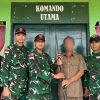 Wujudkan Keamanan di Tapal Batas, Satgas Pamtas Yonarmed 13/Nanggala Terima Penyerahan Sukarela Senjata Api Rakitan dari Tokoh Adat