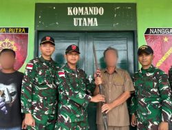 Wujudkan Keamanan di Tapal Batas, Satgas Pamtas Yonarmed 13/Nanggala Terima Penyerahan Sukarela Senjata Api Rakitan dari Tokoh Adat