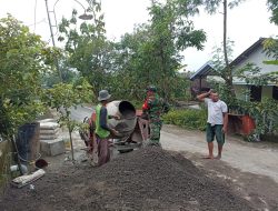 Babinsa Koramil 10/Sambi dan Warga Kompak Gotong Royong Bangun Talud di Tempursari