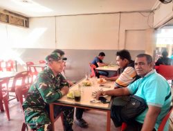 Ngopi Bareng Warga, Babinsa Banda Sakti Titip Pesan Jaga Kesehatan Saat Cuaca Tak Tentu