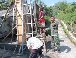Babinsa Koramil 04/Teras Bantu Cor Tiang Rumah Warga, Wujud Nyata Kemanunggalan TNI dengan Rakyat