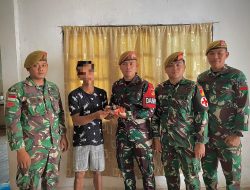 Satgas Pamtas RI-Malaysia Yonarmed 19/Bogani Terima Penyerahan Sukarela Sisik Trenggiling dari Warga Perbatasan