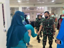 Wujud Kepedulian Kasih, Pangdam II/Sriwijaya Jenguk Anggota dan Keluarga yang Dirawat di RSPAD Gatot Soebroto