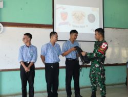 Tanamkan Jiwa Nasionalisme Sejak Dini, Pos Kapar Satgas Pamtas Yonarmed 13/Nanggala Berikan Pembekalan Wasbang Interaktif di SMAN 1 Batang Lupar