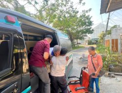 Aksi Humanis Satlantas Polres Gresik, Gratiskan Ambulans untuk Antar Pasien Sampai Rumah