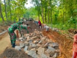 Babinsa dan Warga Gesi Satukan Tenaga, Jalan Cor Jadi Simbol Kemanunggalan TNI-Rakyat