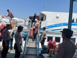 Akhirnya Tiba, 247 Penumpang KM E.B 6F dari Bawean Dikawal Polsek Kawasan Pelabuhan Gresik