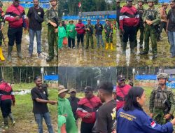 Dari Obrolan Hangat Tumbuh Kebersamaan, Satgas Yonif 2 Marinir Bersilaturahmi dengan Kepala Kampung Wakia dan Kepala Distrik Kapiraya