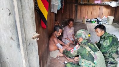 TNI Hadir untuk Rakyat: Satgas Yonif 645/GTY Gelar Layanan Kesehatan Door-to-Door di Desa Ampera